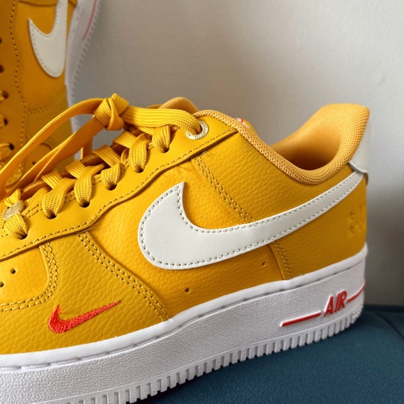 Air Force 1’s Special Edition ‘07 Yellow Ochre Unisex - Picture 7 of 9